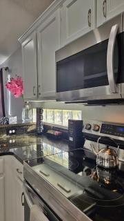 Spacious Modern Home, Near UCF, Sleeps 6 - 8