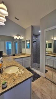 Spacious Modern Home, Near UCF, Sleeps 6 - 7