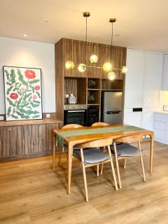 Poppy n Pine 2BR Central Jakarta Monas View with netflix wifi - 0