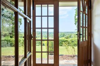 Pass the Keys Surrey Retreat – 5BR Hidden Gem - 2
