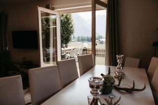 Chalet Austria, up to 10 p, 15 min to salzburg city, garden with direct amazing mountainview, BBQ&bikes&sunbeds for free, 15 min sound of music - Golling an der Salzach - 2