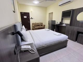 ROYAL HOTEL - 1