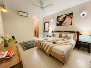 Hostie Stylish 3BHK Apartment, on Golf Course extn road - 8