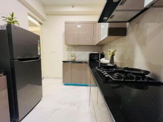 Hostie Stylish 3BHK Apartment, on Golf Course extn road - 5