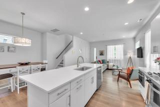 4BR Queen City Base Minutes to Stadium & NoDa - 8