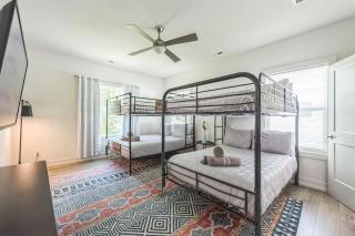 4BR Queen City Base Minutes to Stadium & NoDa - 6
