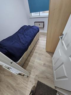 2 bed flat - TW7 4NH - Heston - 6