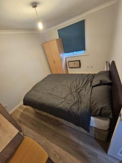 2 bed flat - TW7 4NH - Heston - 2