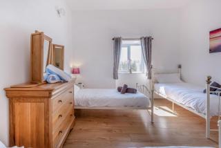 Pembrokeshire Near Beach With A Hot Tub - 3