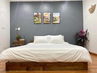 The Little Ha Noi 5 Bedrooms Large Yard Balcony - Hanoi - 1