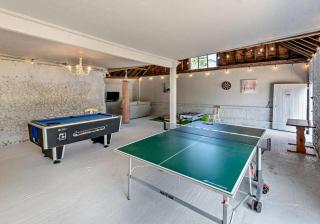 Sycamore Lodge with Hot Tub- Quirky & Romantic - Halstead - 3
