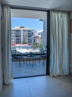 NEW Luxury 2BR Apartment with Gym, Rooftop Pool, Sauna, Longe, Sky View in Downtown - 4