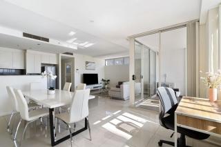81M City View Abnb-Style 3BR Near Mascot Station with 2 FPKG - Sydney - 0