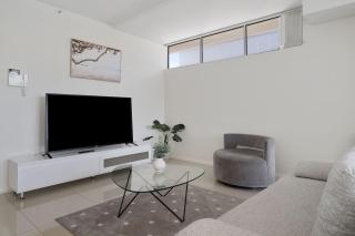 81M City View Abnb-Style 3BR Near Mascot Station with 2 FPKG - Sydney - 4