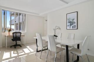 81M City View Abnb-Style 3BR Near Mascot Station with 2 FPKG - 3