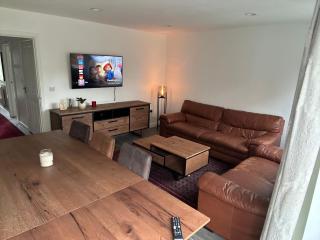 Spacious House - Hatch End - 0