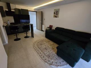 Amira Home - 6