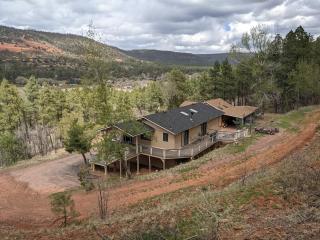 Nature & Views with Games! Hammocks! Hot Tub! - - 8