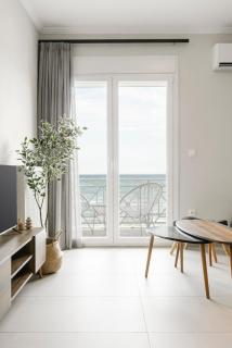 Manda Ray 1 Seafront Apartment Endless Blue Views - Peraia - 2