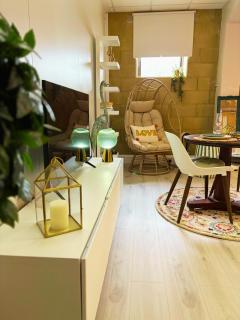 Stylish Double Room Park Royal with off-site Gym Access to Showers - 5