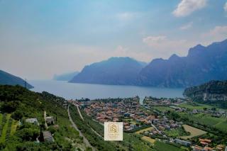 GoldenSuitesItaly I Goethe Apartment Nago - 9