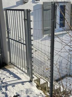 Freistehendes Ferienhaus mit Kamin, Sauna, atemberaubenden Blick ins Tal, mehrere Terrassen, 1500qm Grundstück 1,6m hoch eingezäunt - Gerabronn - 1