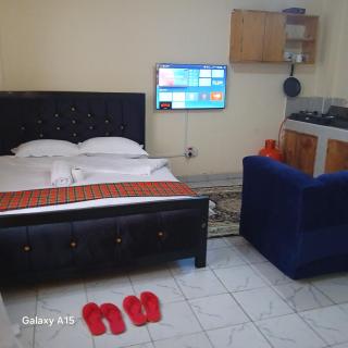 Lowela Stays - 1