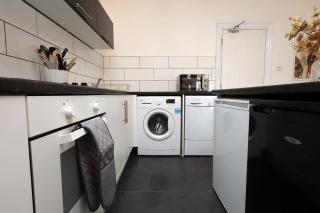 20 off weekly, 30 off Monthly -on drive parking - 9