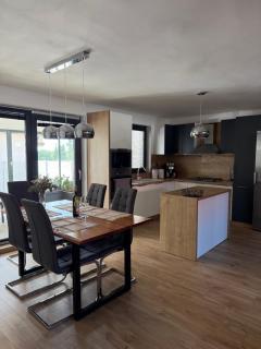 Dom pod hradom s kinom a saunou - 7