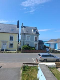 King bed, opposite the beach - Borth - 5