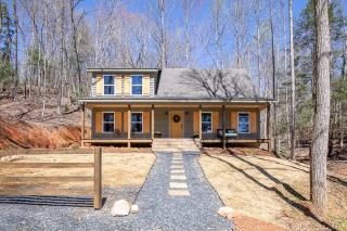 Cozy Cabin near Historic Dahlonega Town Square - 0