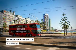 04D Abnb-Style Skyline view, Parking and Pool, 7mins to Crown Melbourne - 2