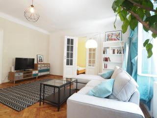 Big Viennese City Apartment with Piano and AC - 1