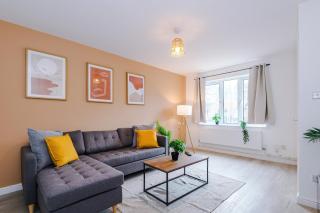Modern 3 bedroom home - driveway parking for 2 vehicles, close to Manchester city centre - 6