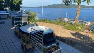 Stunning oceanfront home 4br3b sunrise beachcombing near Bamberton Park - 4