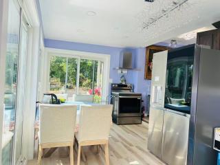 Stunning oceanfront home 4br3b sunrise beachcombing near Bamberton Park - 3