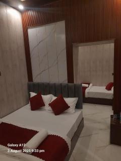 Shree Vishwanath Retreat Premium And Deluxe Rooms - 0