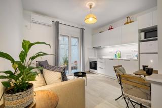 NANA - A lovely studio & patio, Varnava, Pagrati - 3