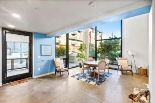 Airy and Open Corner Loft - 92 Walkscore - 0
