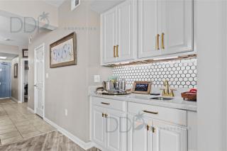 Legacy Tower Two 608 Deluxe - 4