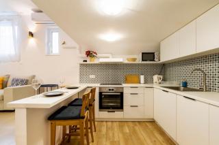 BIG BLUE - Your perfect home, Varnava, Pagrati - 0