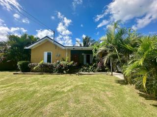Spacious 3 Bed Home, Pool & Gym Access - Steer Town - 0