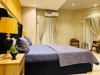 Downtown Serene - A Luxury Suite in B3 Heights with Gym - Rawalpindi - 8