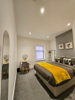 By the Joyous Stays - House with home comforts - Stoke on Trent - 8