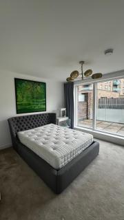 A Stylish 4 Bedroom House - London - 6