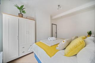 Moro Luxe Homes - 1