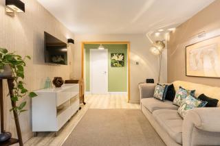 Inviting 3BR Flat with Parking, Zone 1 - Londra - 1