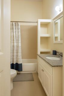 Spacious 3 Bed Home, Pool & Gym Access - Steer Town - 3