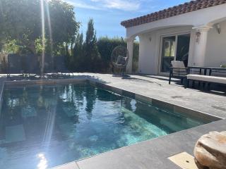 Villa 6 couchages sur la côté bleue avec piscine - 0