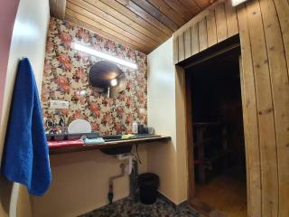Cosy Festival Streets Cottage - 2
